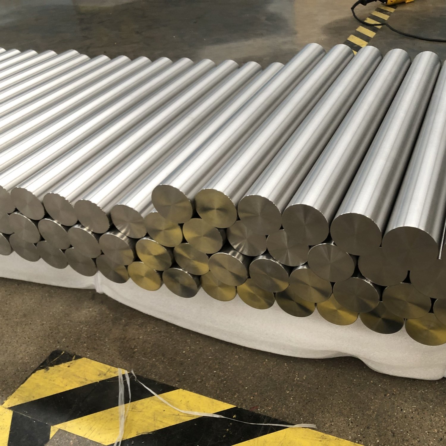 TA1GTA2titanium rod TA1GTA2titanium rod